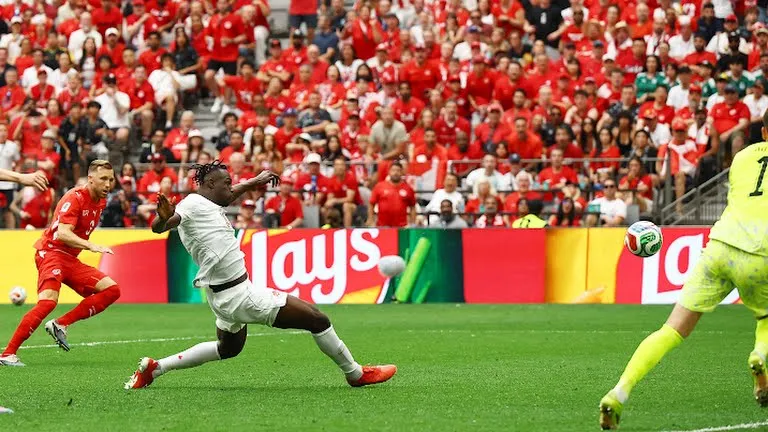 SUIZA da la hora y avanza junto a CANADA 