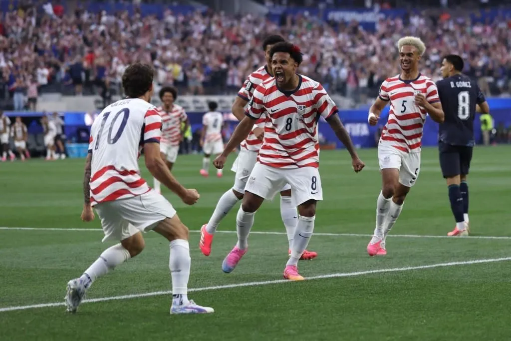 Un vendabal de goles desató EE.UU y trituró a Paraguay  - 1