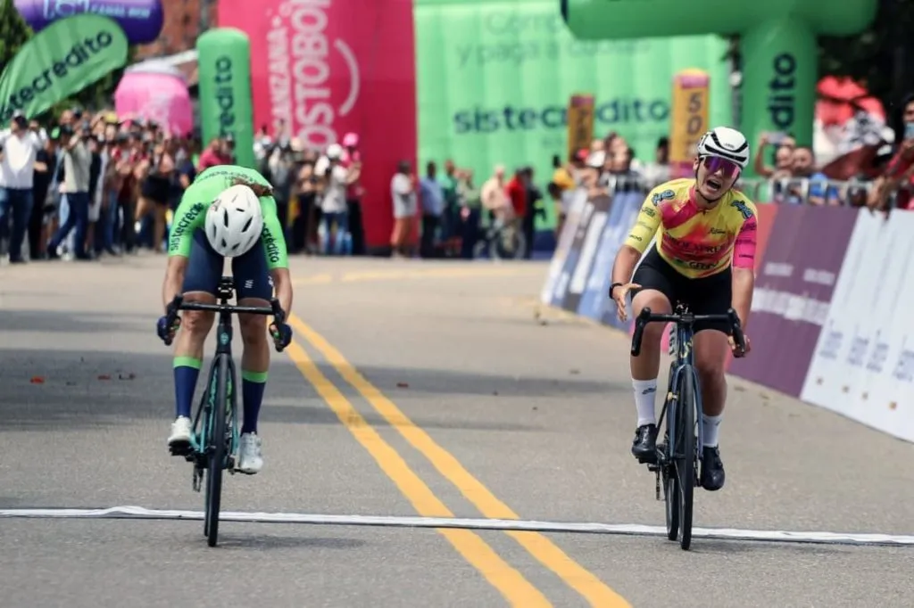DIANA PEÑUELA (SISTECRÉDITO) acierta en etapa 2 de VUELTA A COLOMBIA - Fondo