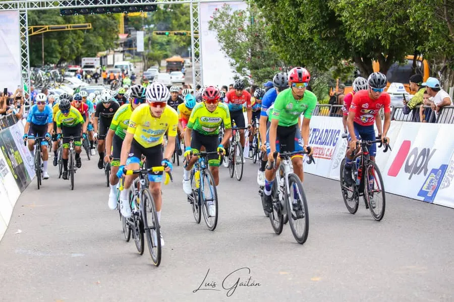 VUELTA DE LA JUVENTUD. Pamplona no afloja y se aferra al liderato