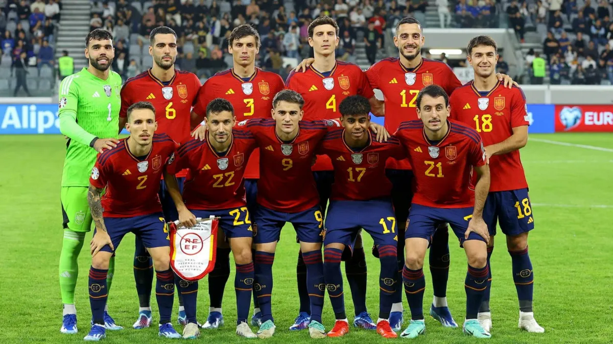 ESPAÑA presenta su equipo de gala para el MUNDIAL