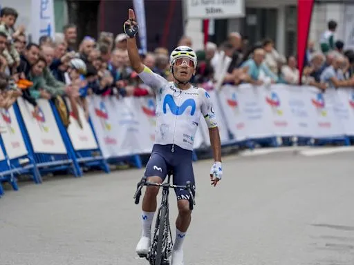 NAIRO QUINTANA RENACE EN ASTURIAS: VICTORIA, LIDERATO Y UNA NUEVA PÁGINA PARA EL CICLISMO LATINO